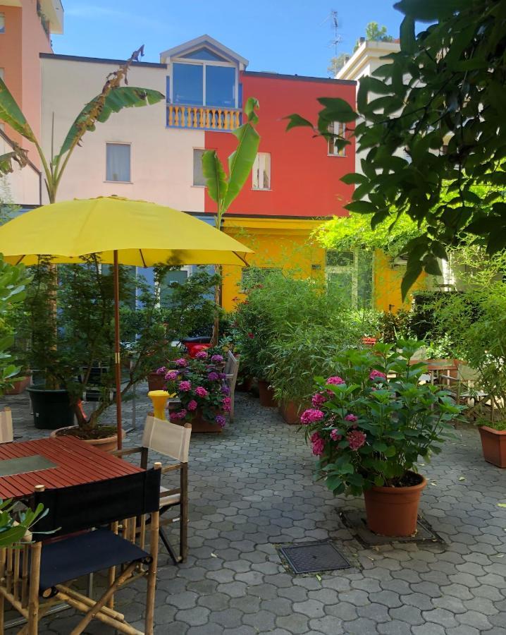 Il Girasole High Quality Inn Milano Exteriör bild