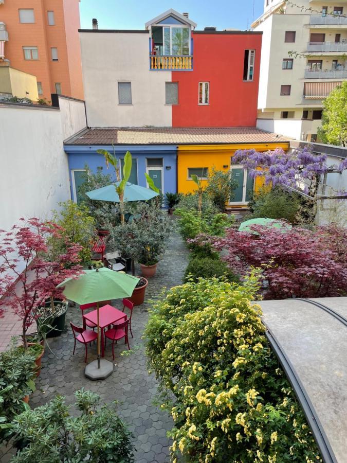 Il Girasole High Quality Inn Milano Exteriör bild