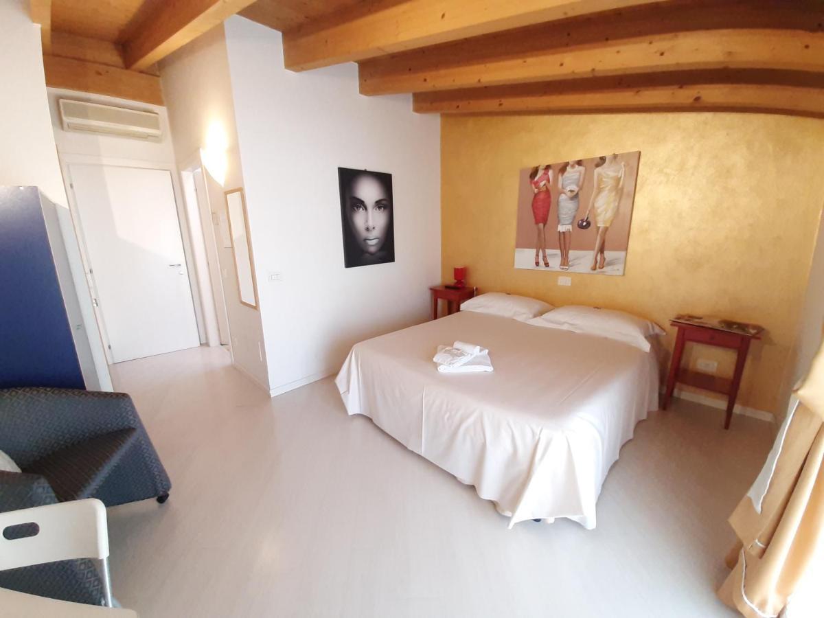 Il Girasole High Quality Inn Milano Exteriör bild