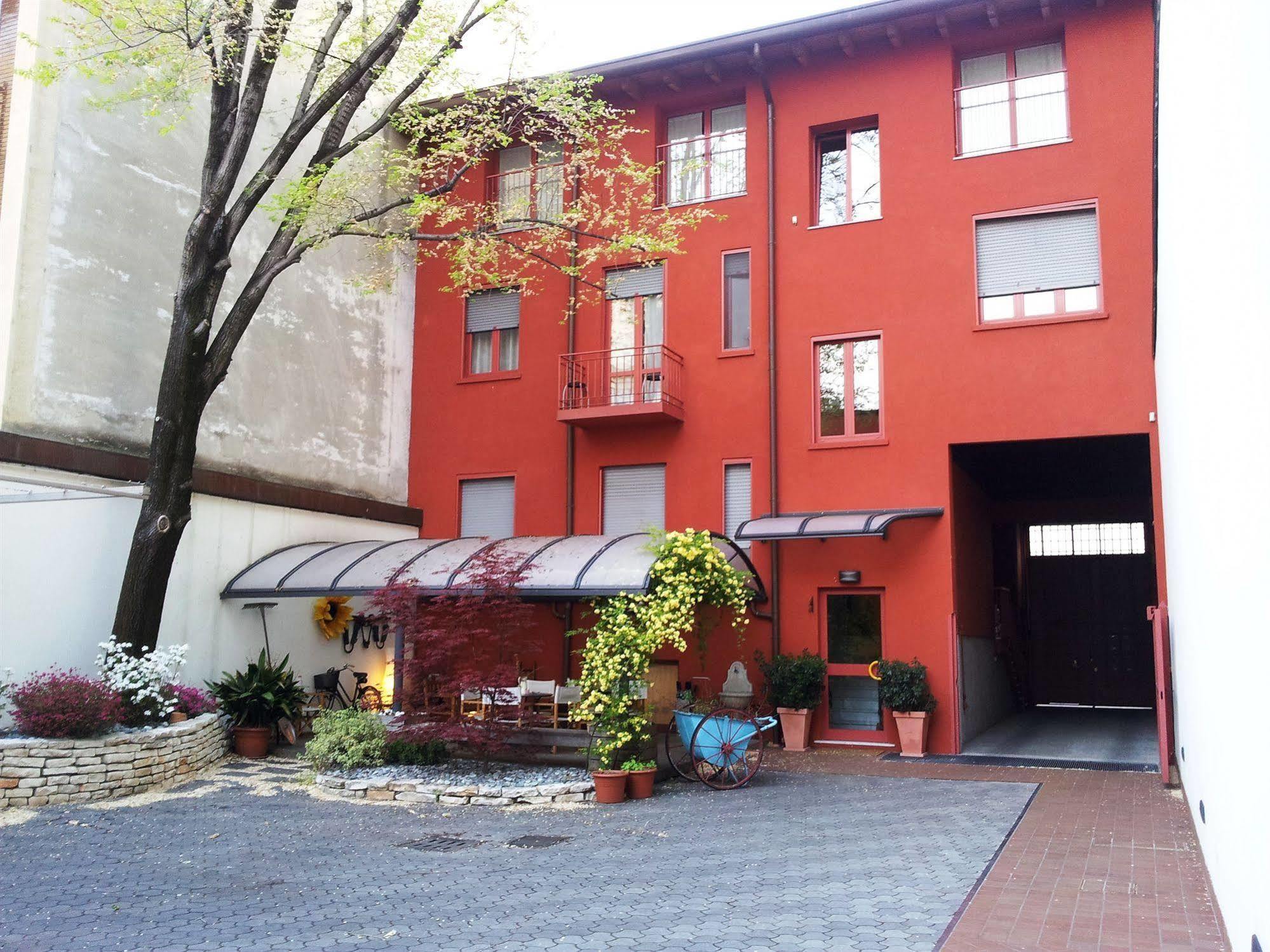 Il Girasole High Quality Inn Milano Exteriör bild