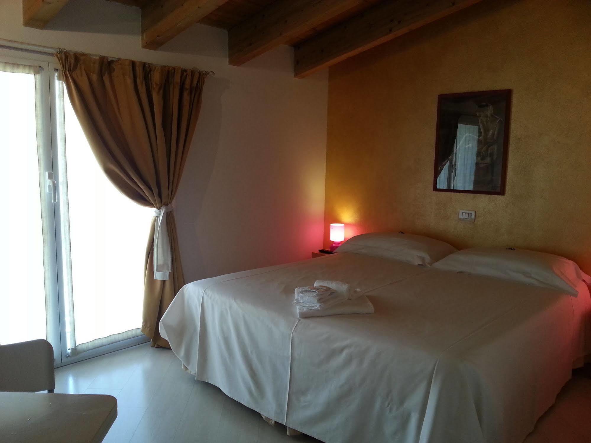 Il Girasole High Quality Inn Milano Exteriör bild