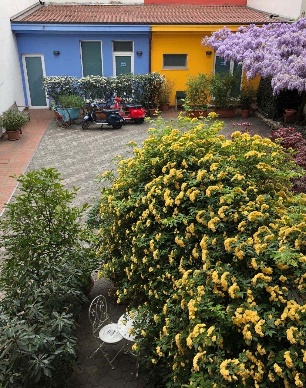 Il Girasole High Quality Inn Milano Exteriör bild